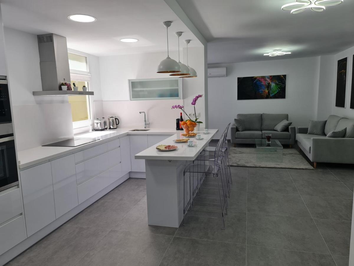 Modern 3 Bedroom Luxury Apartment In Торремолинос Экстерьер фото