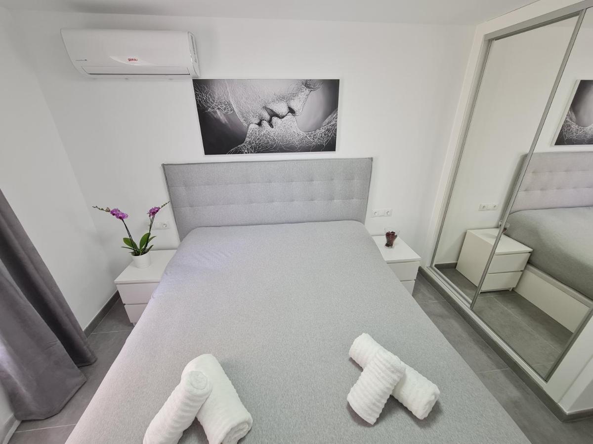 Modern 3 Bedroom Luxury Apartment In Торремолинос Экстерьер фото